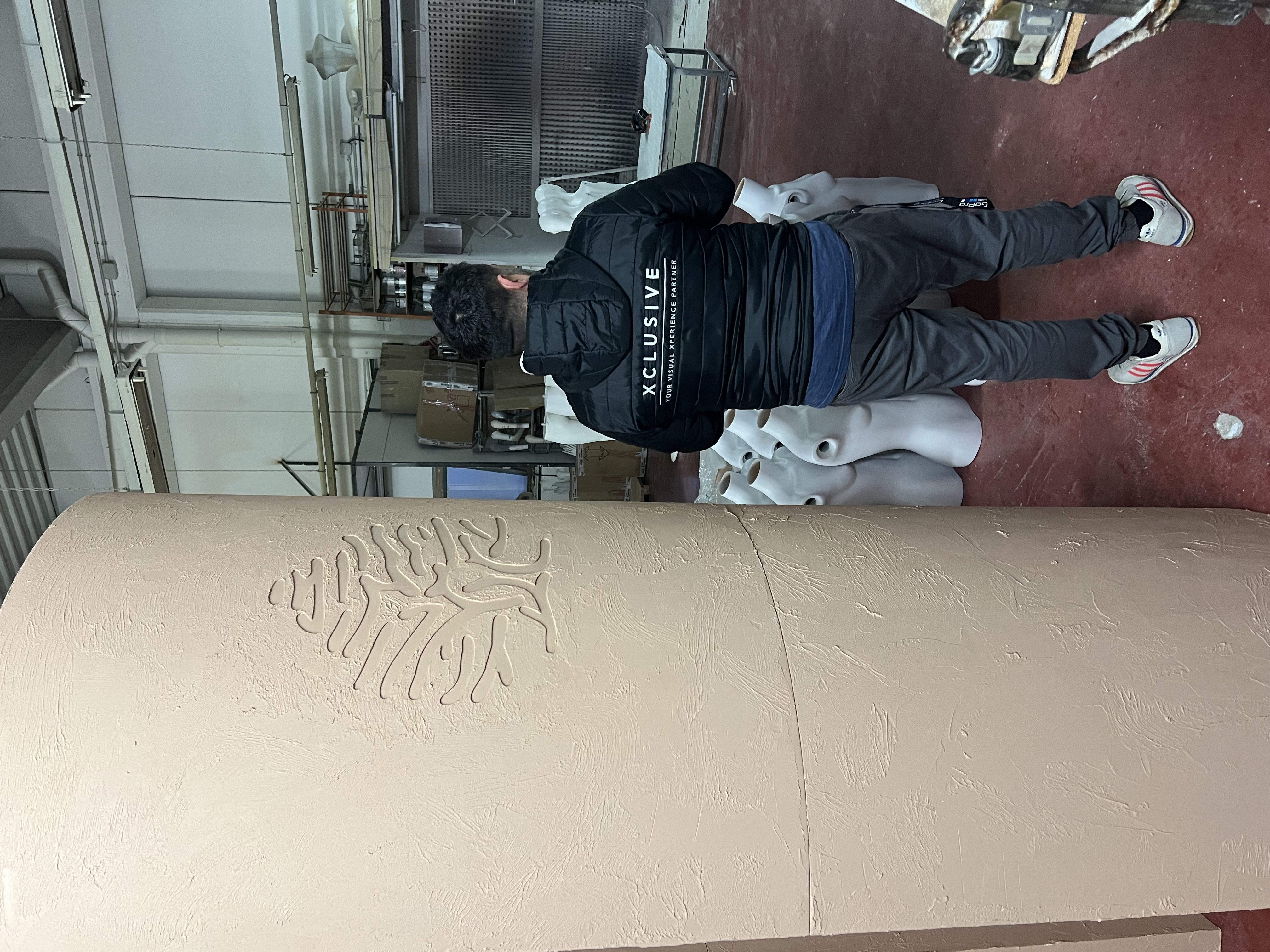 Xclusive technician at large-scale sculpture