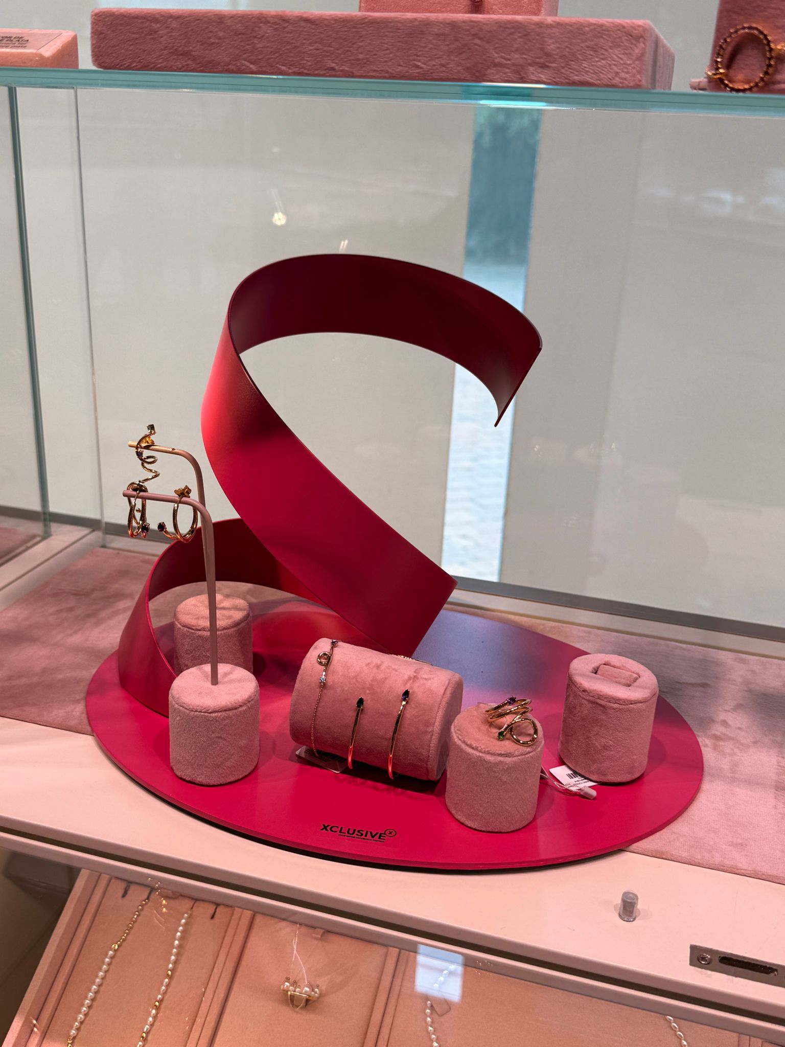 Xclusive red ribbon jewelry display